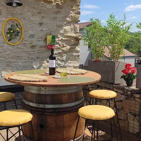 Jacuzzi Au Lemon Tree Et Charme Des Pierres Dorees Casa de Férias *