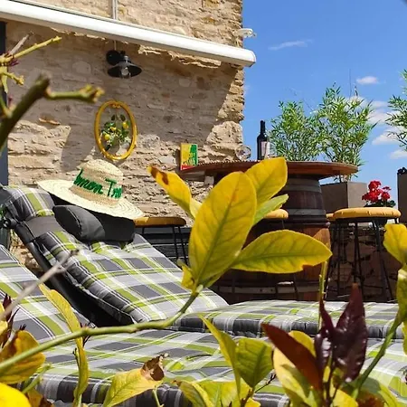 Jacuzzi Au Lemon Tree Et Charme Des Pierres Dorees Panossas