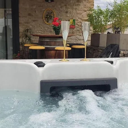 Jacuzzi Au Lemon Tree Et Charme Des Pierres Dorees * Panossas