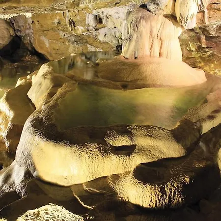 Jacuzzi Au Lemon Tree Et Charme Des Pierres Dorees Feriehus Panossas