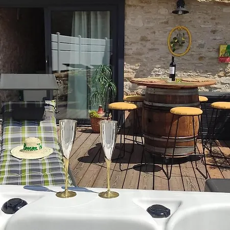 Feriehus Jacuzzi Au Lemon Tree Et Charme Des Pierres Dorees Panossas
