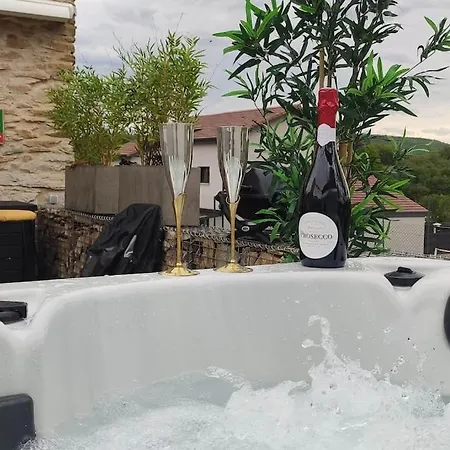 Jacuzzi Au Lemon Tree Et Charme Des Pierres Dorees Panossas